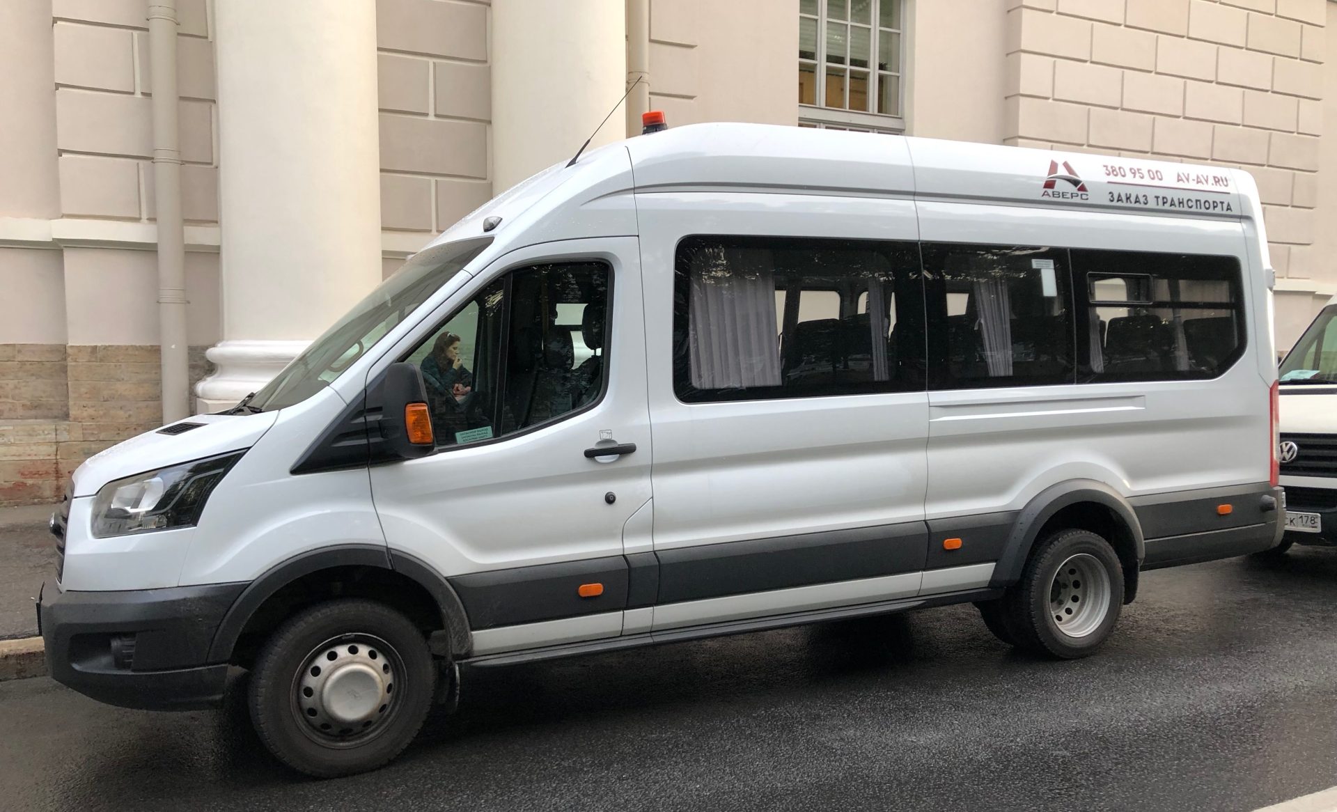 Аренда микроавтобуса Ford Transit